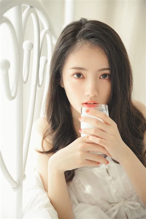 揭秘那些深夜影院背后的故事：为何它们吸引无数观众？